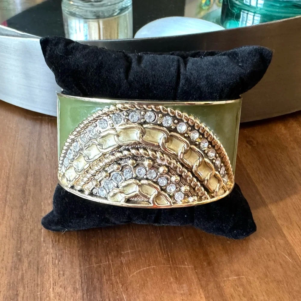 Retro Chain Design Wide Clamper Bracelet